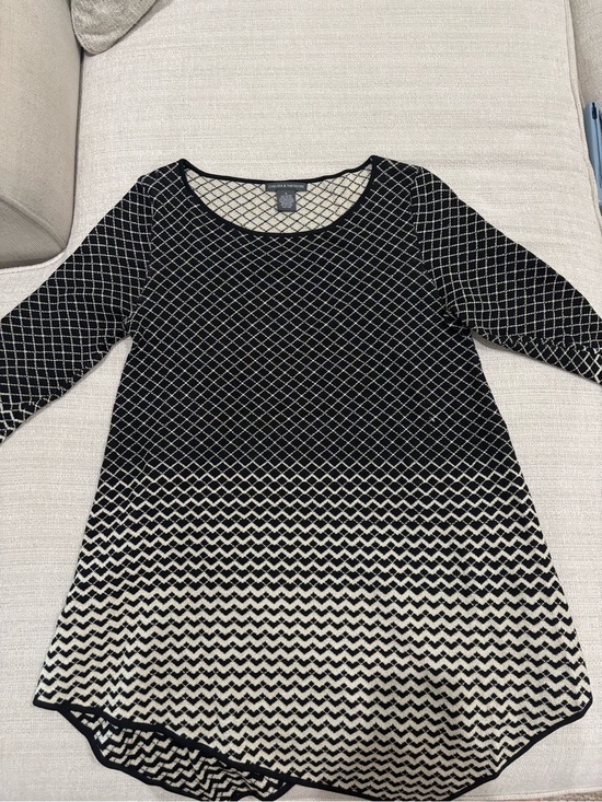 Chelsea & Theodore Tops - Chelsea & Theodore Black and Cream Asymmetrical Knit Dress